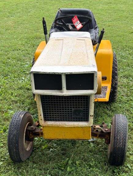 1972 International Cub Cadet 129 Hydrostatic Lawn & Garden Tractor
