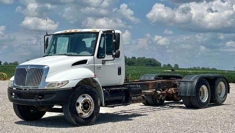 2002 International 4400 Truck