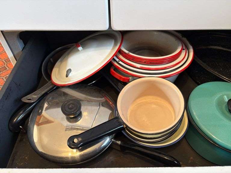Cook & Enamel Ware