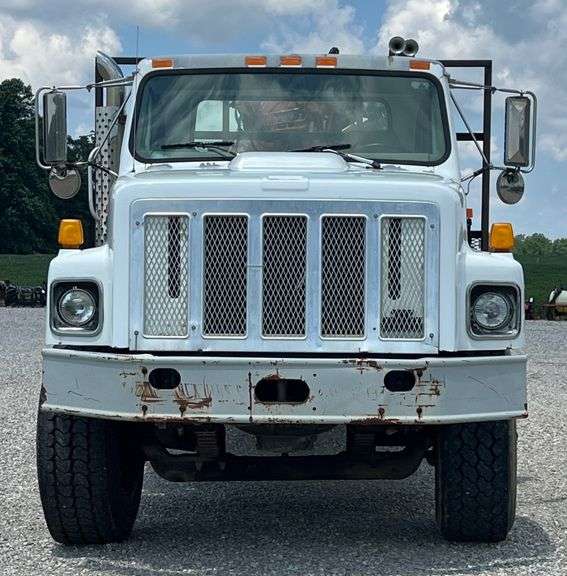 2001 International 2674 Form Handling Truck