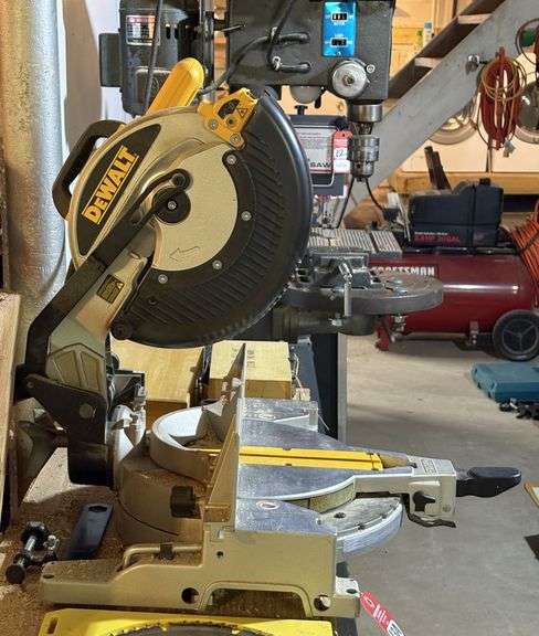 DeWalt DW713 10" Compound Miter Saw