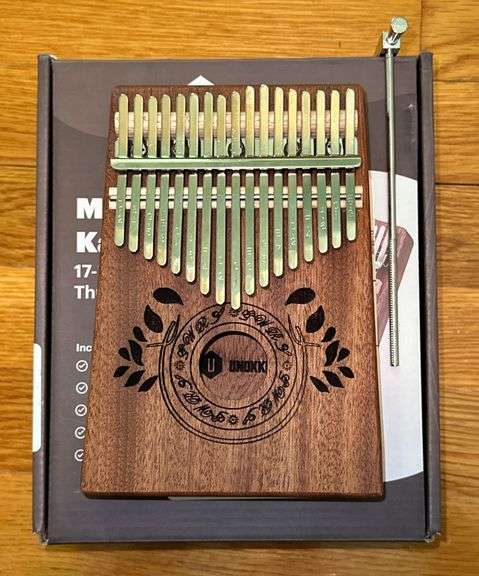 Unokki Mahogany 17- Key Thumb Piano