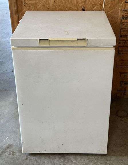 Holiday LC05 Chest Freezer