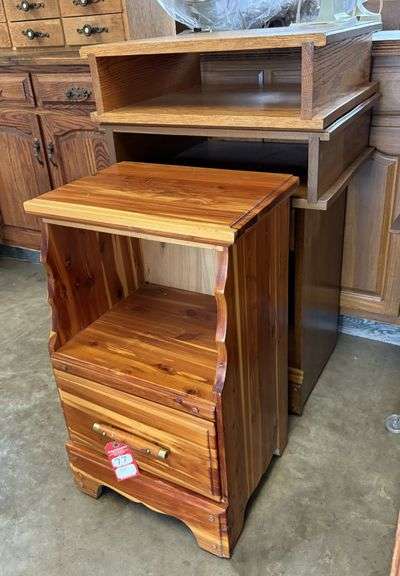 End Tables & Display Stands