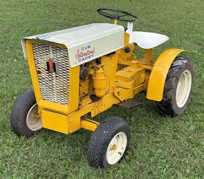 1962 Internation Cub Cadet (Original) Lawn & Garden Tractor