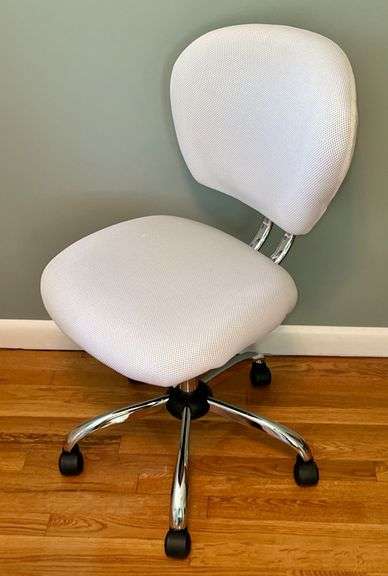 Folding Chairs, Office Chair & Lamp