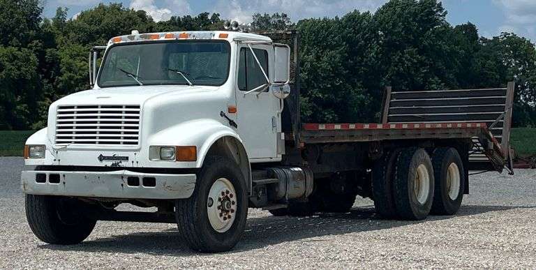 1994 International 4900 Flatbed Truck
