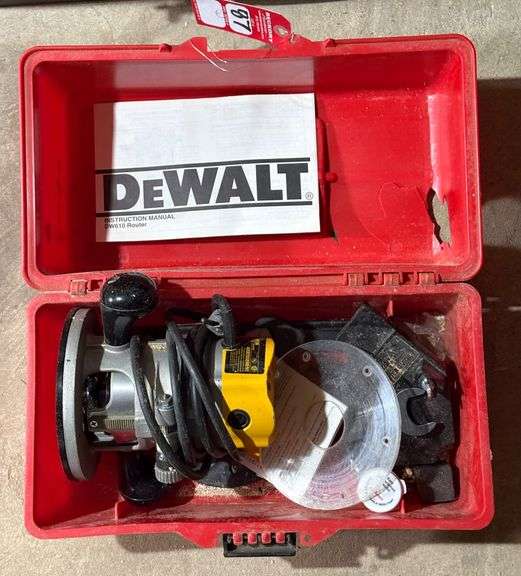 Dewalt DW610 Router & Stanley Auto Feed Screw System