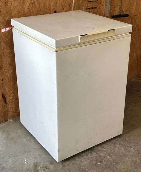 Holiday LC05 Chest Freezer