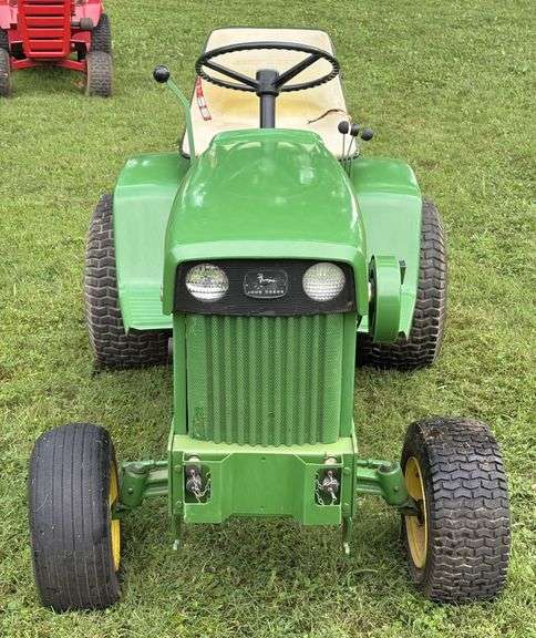 1968 John Deere 140 Lawn & Garden Tractor