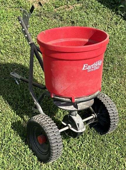 Earth Way Pull Type Spreader image