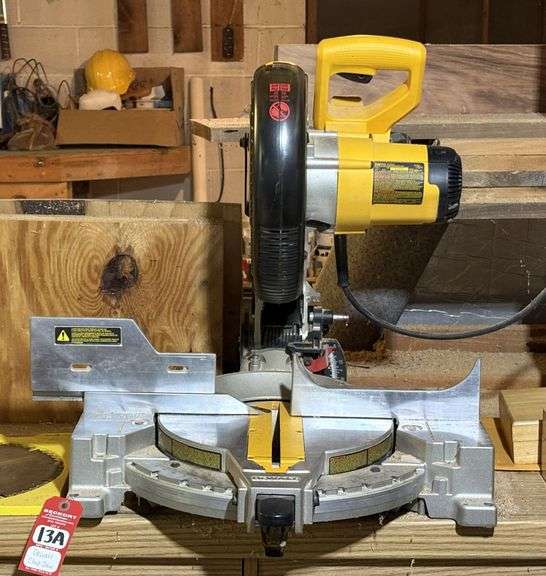 DeWalt DW713 10" Compound Miter Saw