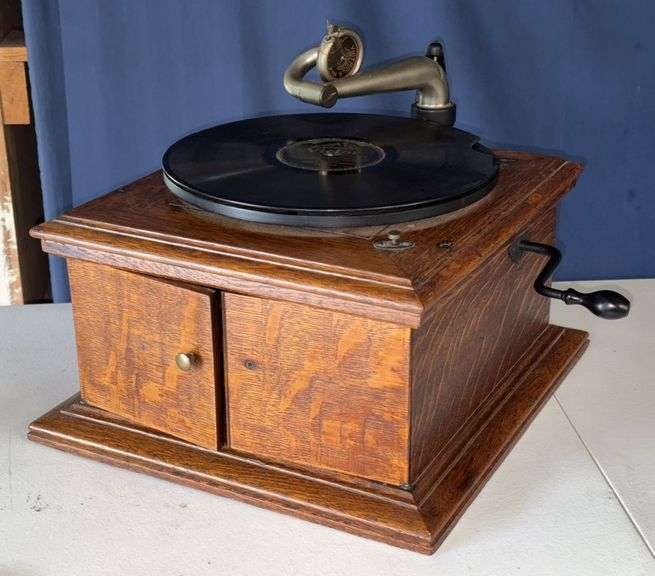 Victor Talking Machine Co. Table Model Victrola