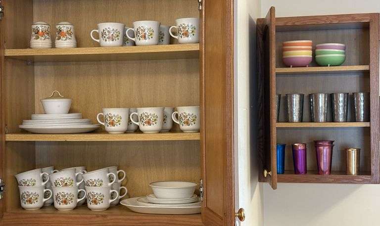 Corelle & Aluminum Ware Serving Items image