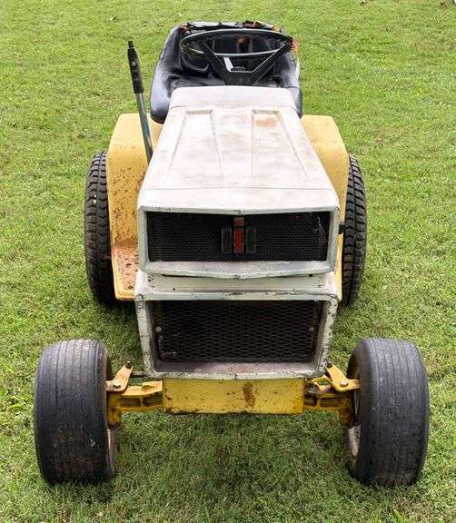 1980 International Cub Cadet 1200 Lawn & Garden Tractor