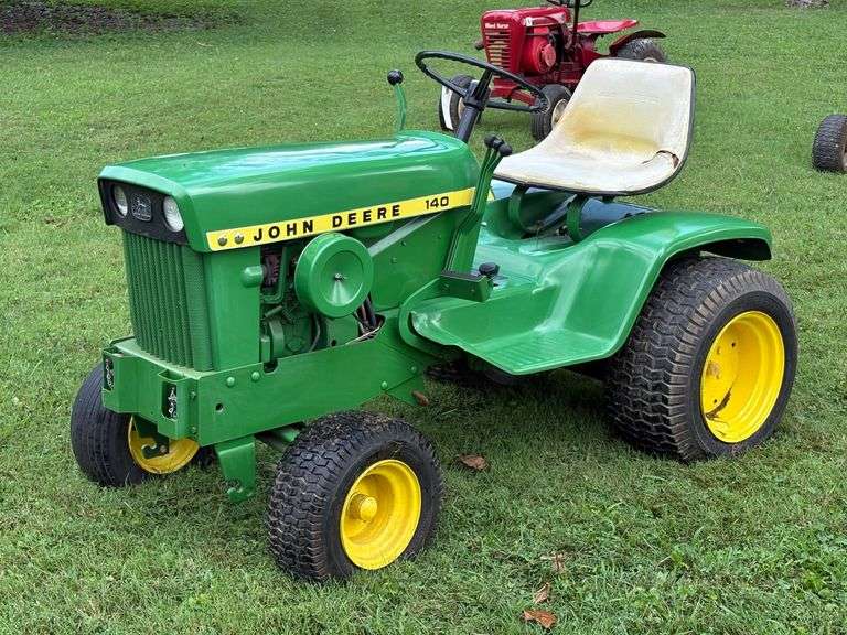1968 John Deere 140 Lawn & Garden Tractor