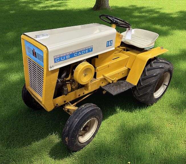 1967 Internation Cub Cadet 102 Lawn & Garden Tractor