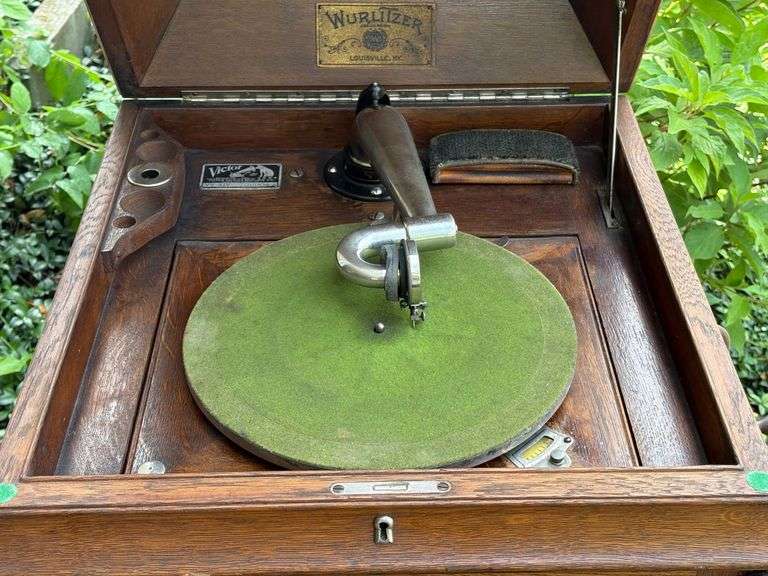 Victor Talking Machine Co. Floor Model Victrola