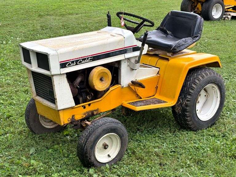 1972 International Cub Cadet 129 Hydrostatic Lawn & Garden Tractor