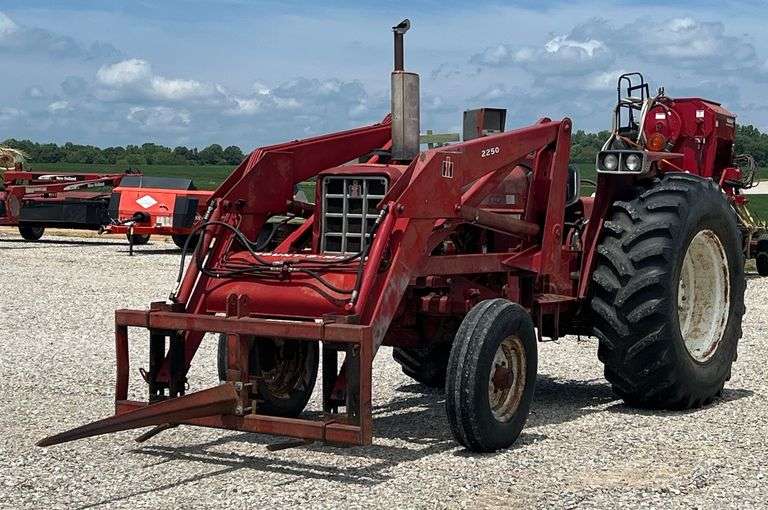 1976 IH 674 Tractor with IH 2250 Loader