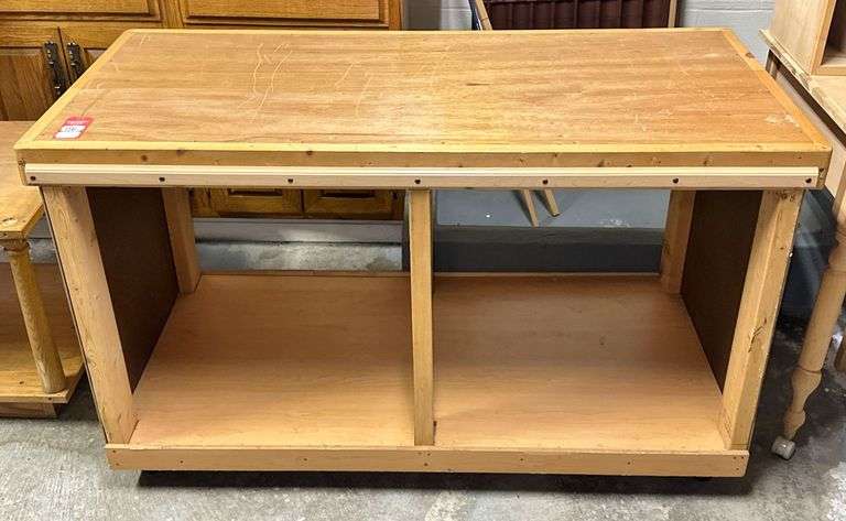 Work Station on Castors
