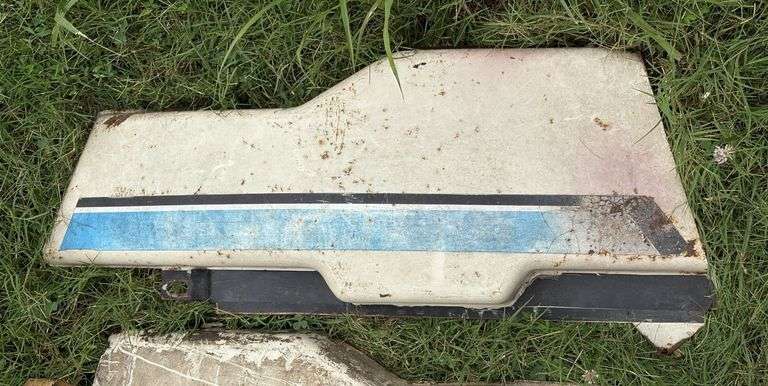 IH Cub Cadet 1200 Side Panels