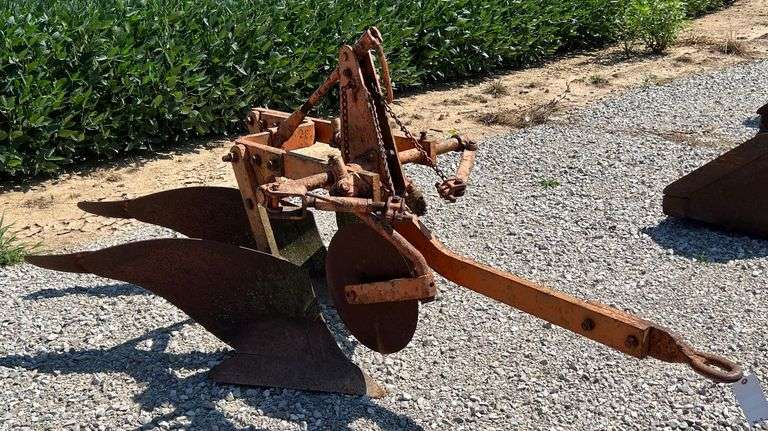 Allis-Chalmers 2x Snap Coupler Plow