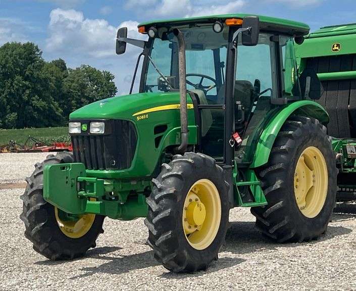 2013 John Deere 5083E 4x4 Tractor