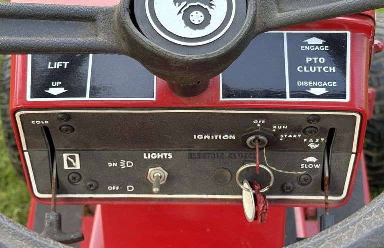 1976 Wheel Horse A-100 Lawn & Garden Tractor