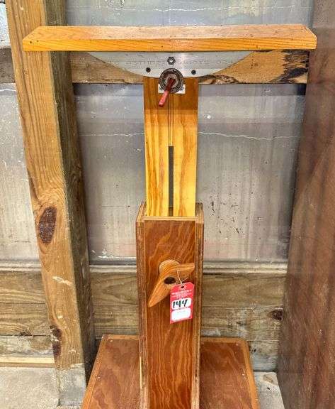 Shop Built Adjustable Material Stand