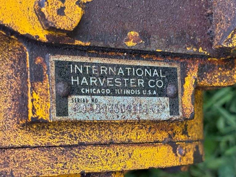 1972 International Cub Cadet 129 Hydrostatic Lawn & Garden Tractor