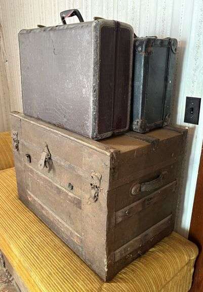 Vintage Trunk & Suitcases