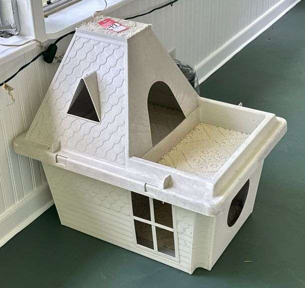 Pets101 Food Dispenser & Cat House