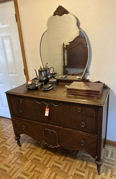 Early 2 Pc Bedroom Suite image