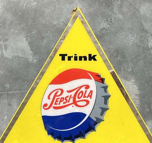 Trink Pepsi-Cola Plastic Decal Pyramid Sign