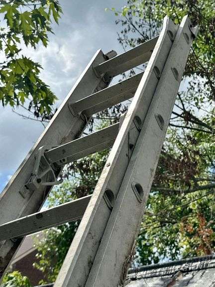 Werner 28' Aluminum Extension Ladder