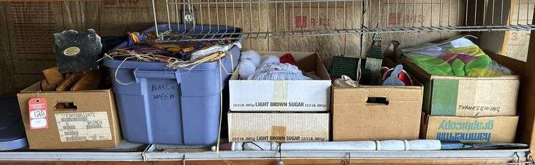 Holiday Décor image