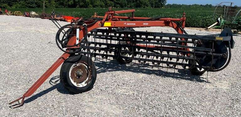 Hesston 3830 Hay Rake