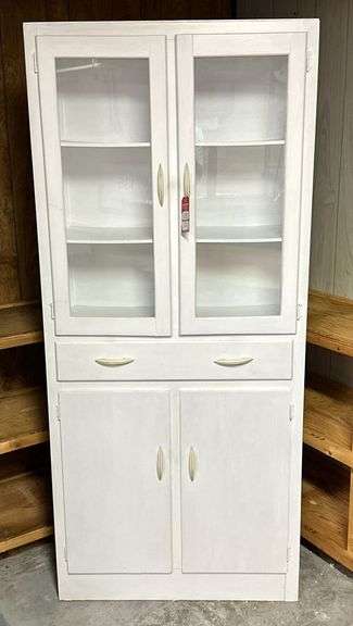 Vintage White Painted Kitchen Cabinets