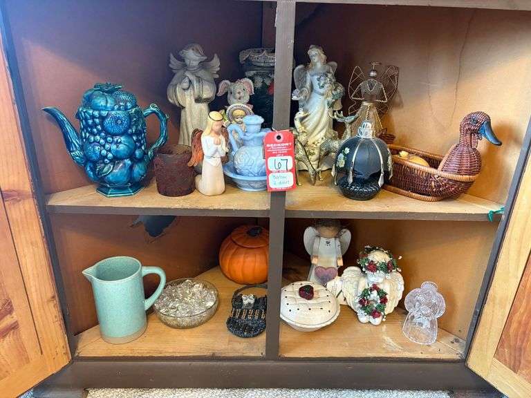 Decorative Items & Figurines image