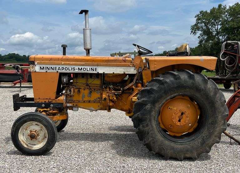 Minneapolis-Moline Jet Star 3 Tractor