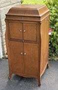 Victor Talking Machine Co. Floor Model Victrola