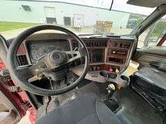 2001 Kenworth T2000 Semi Truck