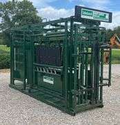 Lakeland Deluxe Cattle Chute - Like New
