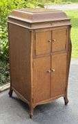 Victor Talking Machine Co. Floor Model Victrola