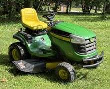John Deere D130 Lawn Tractor