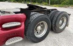 2001 Kenworth T2000 Semi Truck
