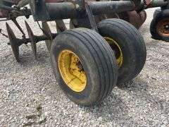 IH 490 22' Hydraulic Fold Wing Disc