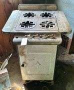 Early Enamel 4-Burner Gas Stove