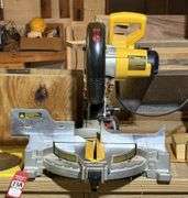 DeWalt DW713 10" Compound Miter Saw